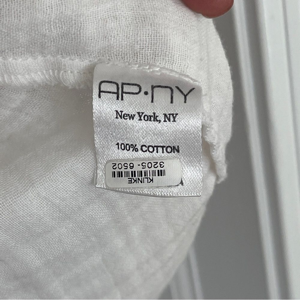 APNY Embroidered Floral V-Neck Top - White and Pink Sz L Well Loved - Picture 5 of 6